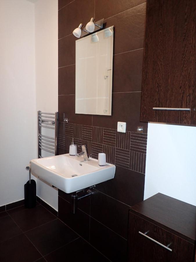 Marguerite Apartment - Parking Including Bratislava Luaran gambar
