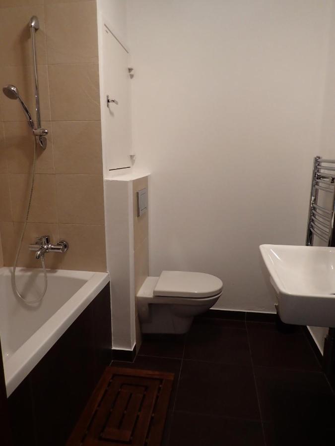 Marguerite Apartment - Parking Including Bratislava Luaran gambar