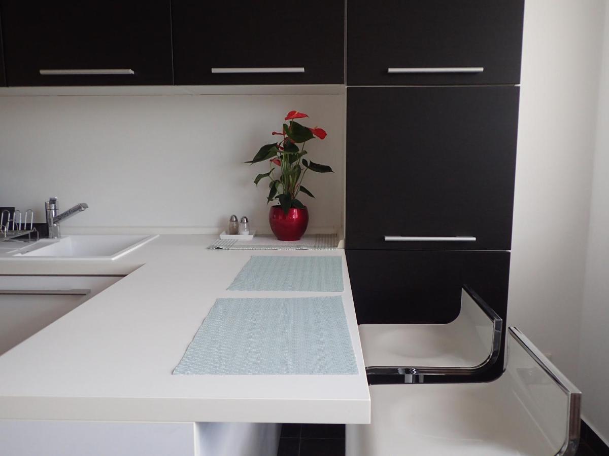 Marguerite Apartment - Parking Including Bratislava Luaran gambar